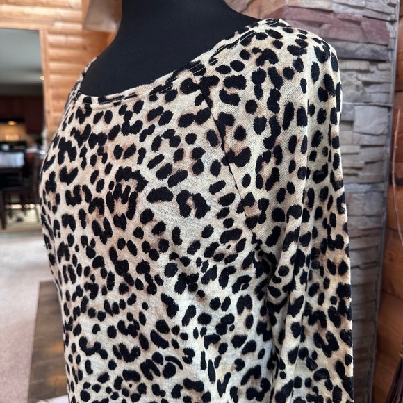 EXPRESS Mob Wife Leopard Animal Print Long Sleeve High Low Baddies Sweater Sz M - Picture 11 of 16